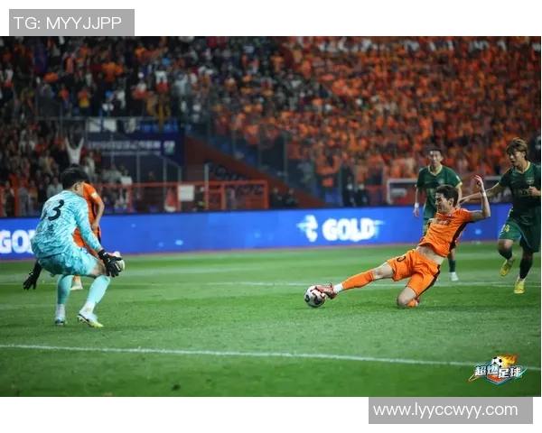 中超激战曼联大胜巴萨点球争议引发全场热议