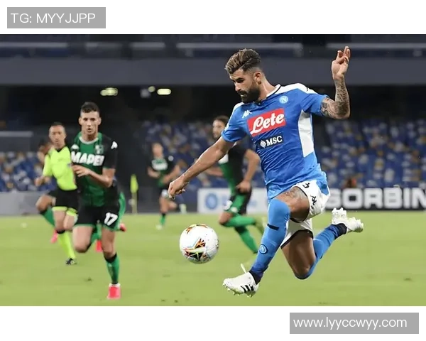 友谊赛精彩回顾：那不勒斯绝杀尤文图斯全场沸腾瞬间解析