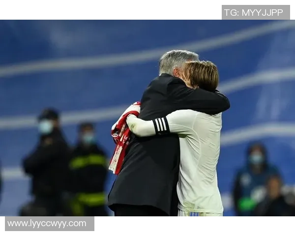 友谊赛马竞与AC米兰激战成平局红牌事件引发全场热议与战术分析