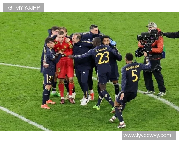 国王杯激战拜仁与皇马战成平局乌龙球引发全场热议与战术分析