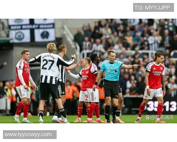 英超激战莱比锡狂胜阿森纳六比二帽子戏法引发争议判罚热议