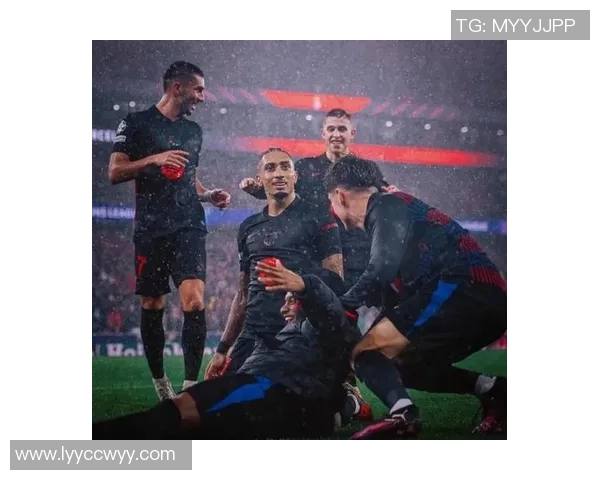 世界杯焦点战巴萨与里昂激战成和红牌争议引发全场热议分析 世界杯焦点战巴萨与里昂激战成和红牌争议引发全场热议分析